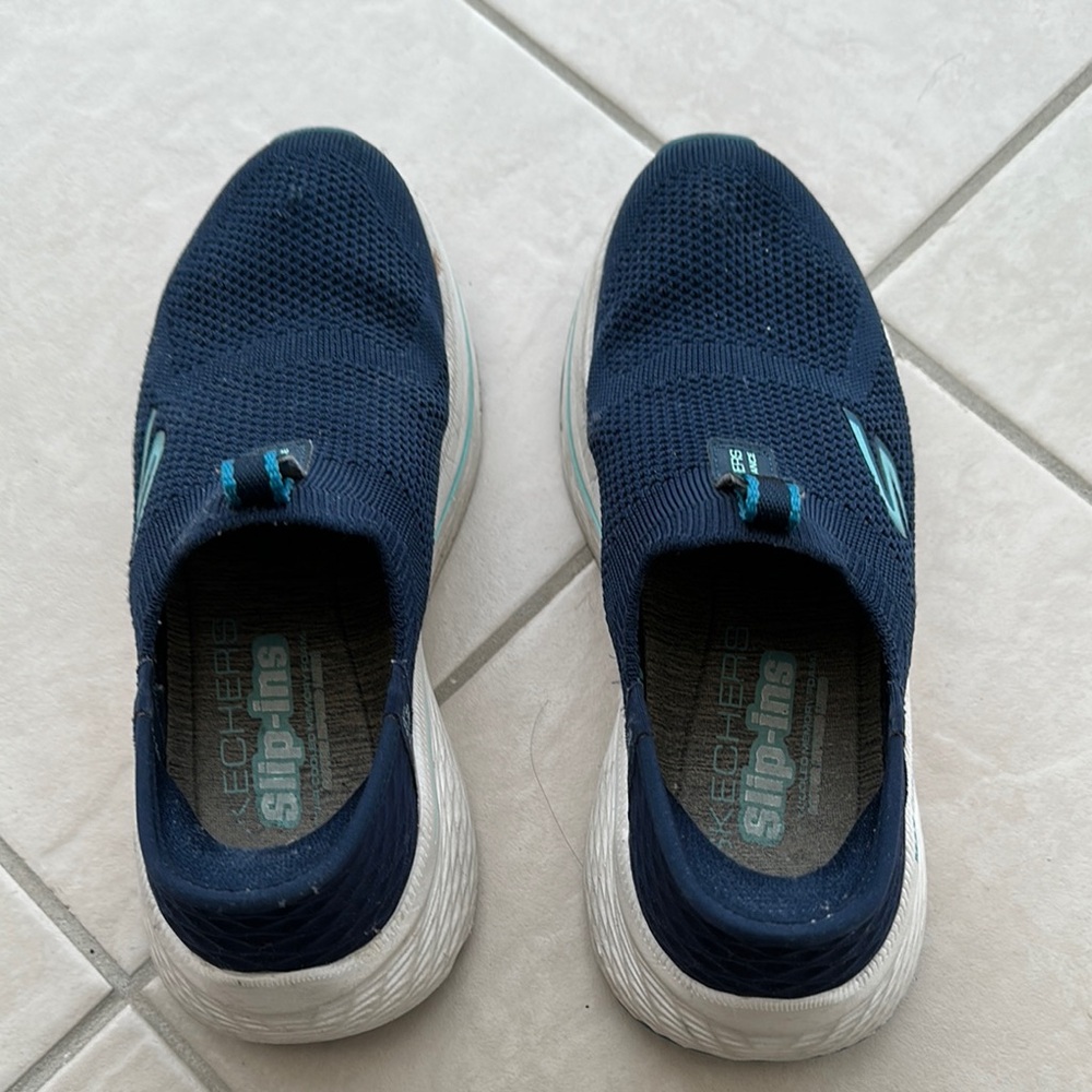 Skechers Women’s Slip-on  Max Cushion Sneakers - Size 6